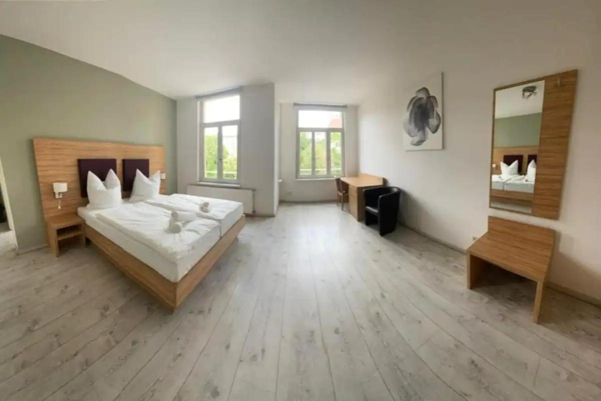 Apartment Am Dom Хале Екстериор снимка